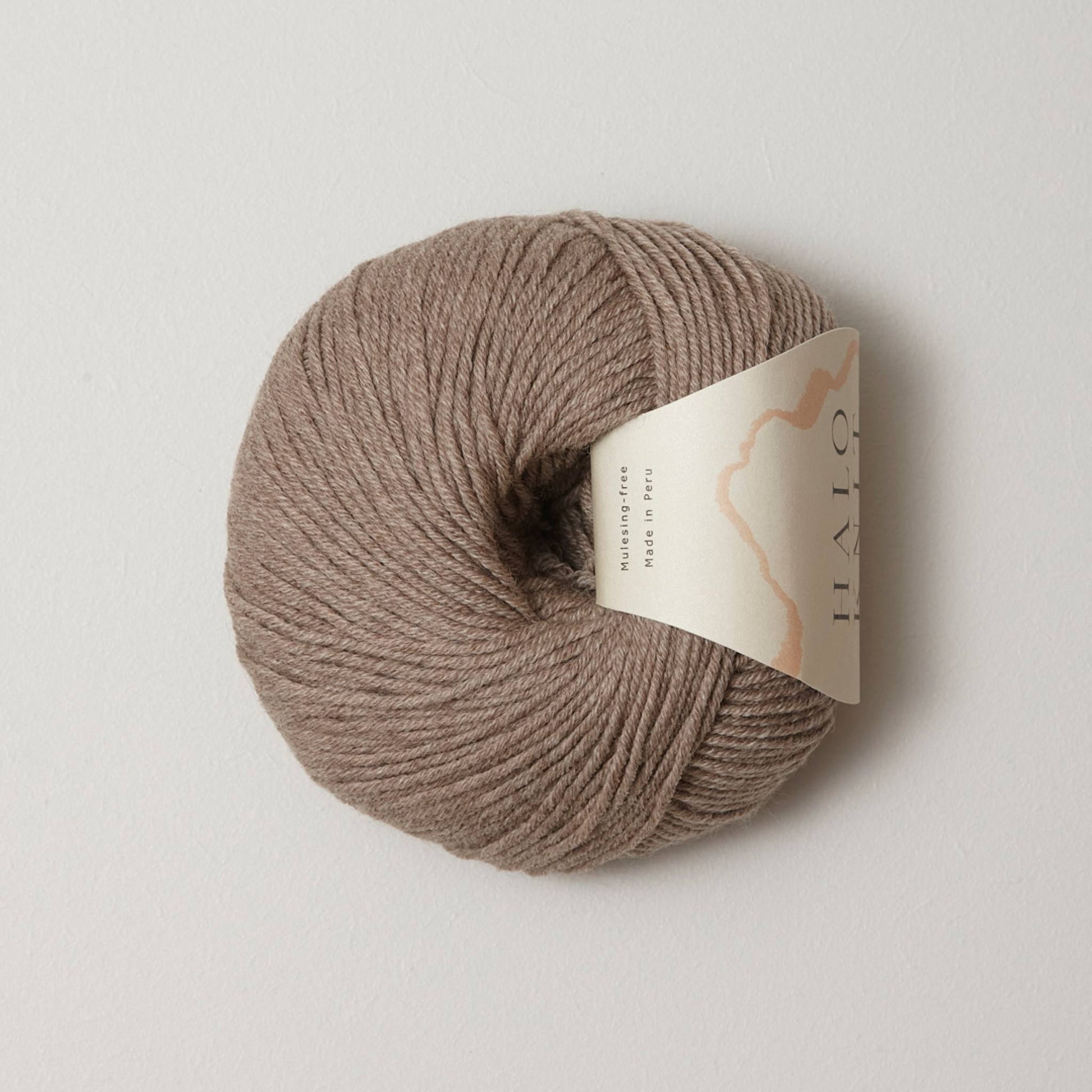 100% Merino uldgarn i farven Desert Brown fra HALO KNIT – mulesing fri