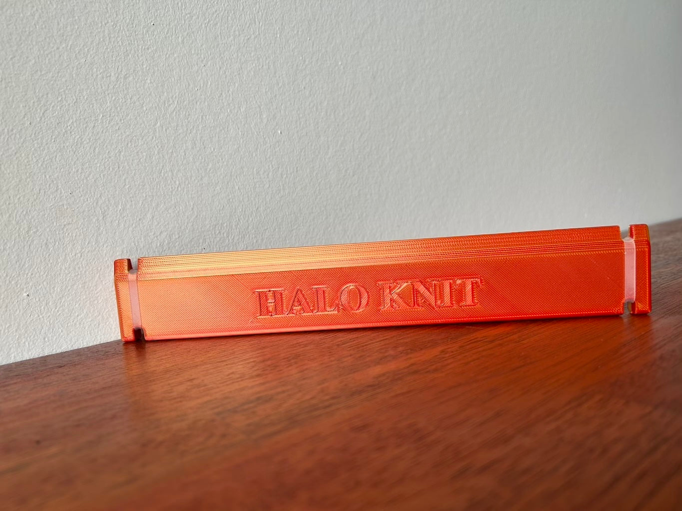 Strikkelinial orange